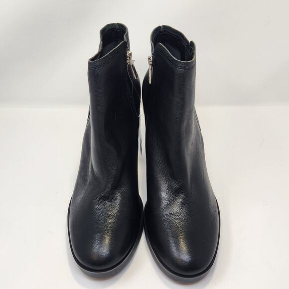 Kenneth Cole Justin Lug Sole Chelsea Ankle Boots Women Size 11 Black Leather - Picture 2 of 9